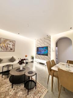 Spacious Downtown Apartment - 3