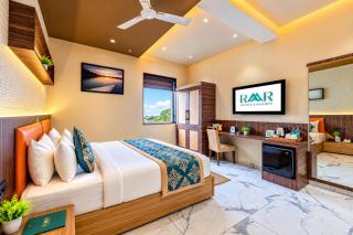 The Sm Hotel Luxe Stay - Restaurant & Rooftop Near IGI Delhi Airport - 1