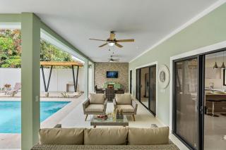 Private Villa with Pool, Foosball & Putting Green - 6