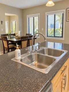Fabulous one bedroom in West Bay - 2