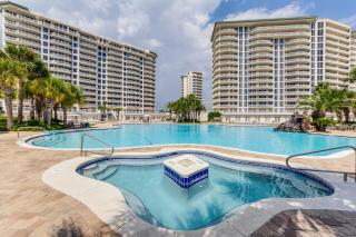 Gorgeous penthouse w shared outdoor pool hot tub tennis - Snowbird-friendly - 9
