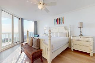 Gorgeous penthouse w shared outdoor pool hot tub tennis - Snowbird-friendly - 6