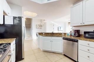 Gorgeous penthouse w shared outdoor pool hot tub tennis - Snowbird-friendly - 1