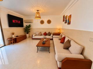 Luxury Villa with Private Pool, Daily Breakfast & Maid Included - 7