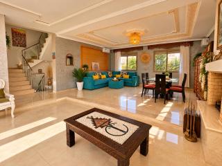 Luxury Villa with Private Pool, Daily Breakfast & Maid Included - 6
