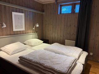 Mountain cottage with play room - close to cross-country ski trails & slopes - 2