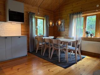 Mountain cottage with play room - close to cross-country ski trails & slopes - 5