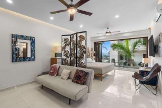 Oceanview Studio in Zona Romantica - Beachfront - 8
