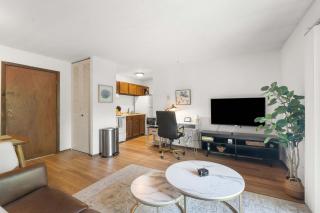 UW Hospital Retreat with Dedicated Workspace - 6