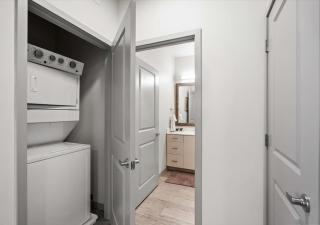Poolside Apt with Garage & In-Unit Laundry - 6