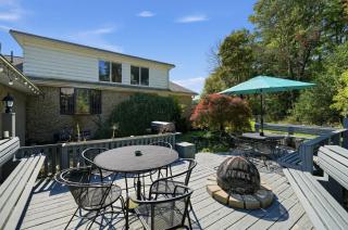 Dalton Retreat w Deck, Fire Pit and 6 Smart TVs - 9
