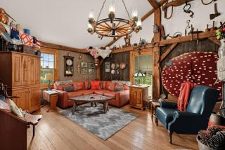 Dalton Retreat w Deck, Fire Pit and 6 Smart TVs - 6