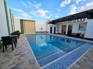 Espectacular casa con piscina privada en el centro de Girardot - Girardot - 7
