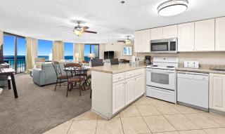 14th Floor Airy Condo On-site bar & restaurant Pool w splash pad - Destin - 2