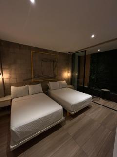 Rooftop Hotel - 9