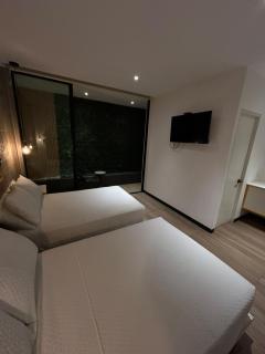 Rooftop Hotel - 8