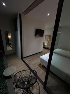 Rooftop Hotel - 2