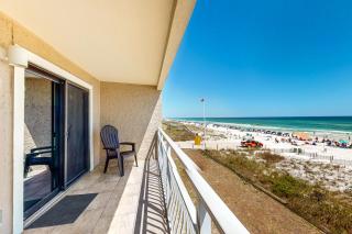2nd Floor Condo Many Amenities Beach Access Beach Equipment Included - 0