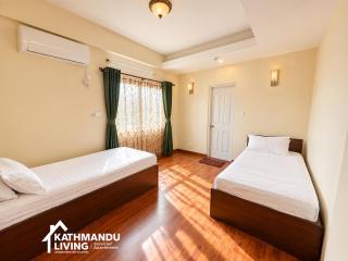 Jhamsikhel Duplex, city views and private terrace - 9