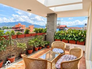 Jhamsikhel Duplex, city views and private terrace - 7