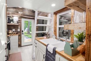 Rustic Cabin Retreat - Cozy Stove & Fresh Eggs - 2