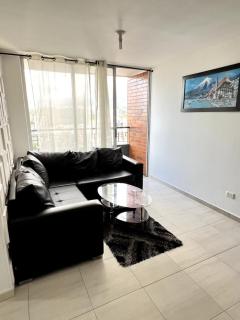 Comodo Apto de 3 Hab con Piscina y Balcón - 8