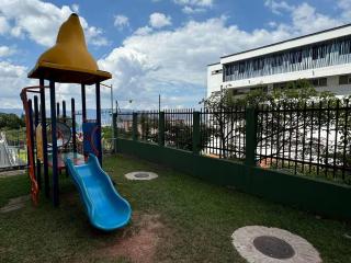 Comodo Apto de 3 Hab con Piscina y Balcón - 1