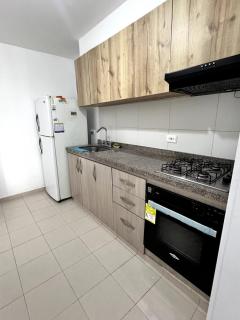 Comodo Apto de 3 Hab con Piscina y Balcón - 3