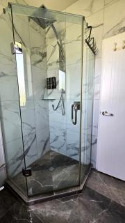 BEHOME - Modern Guest Suite - 5
