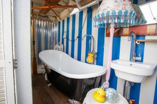 Glamping in Luxury at Little Lytelton Boatique House - 4