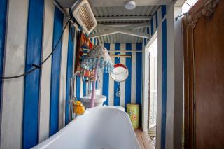 Glamping in Luxury at Little Lytelton Boatique House - 5