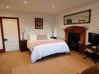 The Oaks- a beautifully appointed 1890s villa - 4