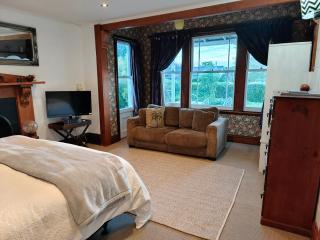 The Oaks- a beautifully appointed 1890s villa - 2