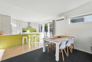 Spacious Modern Home - 9