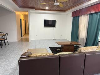 Affordable 3 Bedroom Family Stay - 3