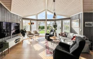 4 Bedroom Cozy Home In Færvik - 7