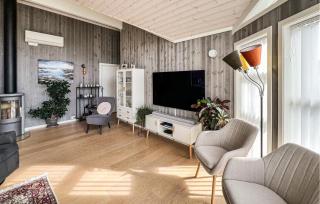 4 Bedroom Cozy Home In Færvik - 6