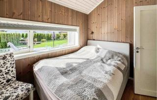 4 Bedroom Cozy Home In Færvik - 3