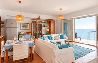 Gorgeous Apartment In Scilla With House Sea View - 1
