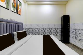 Hotel O Haiderpur Metro Formerly Crown Inn - 1