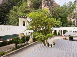 The Cove Premium Suites 7-13pax by IWH Suites - 7