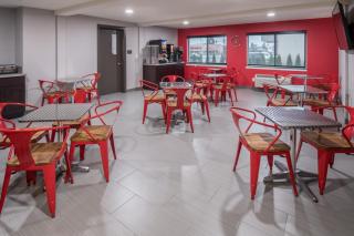 Red Lion Inn and Suites Everett - Everett - 9