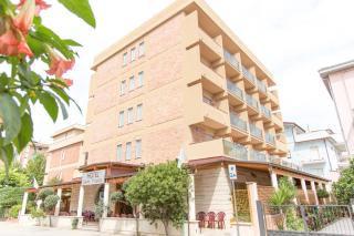 Hotel Saint Tropez - Pineto - Pineto - 0