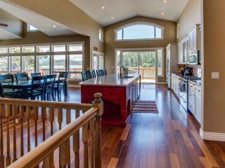 Beautiful Lakefront Custom - 2