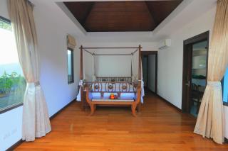 Naiharn Beach Villa - 4