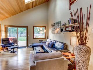 Sisters Tollgate Retreat with Hot Tub & WiFi - 7