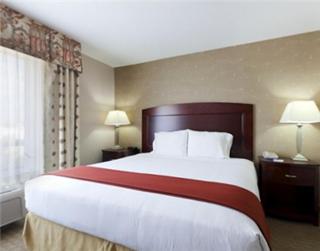 Holiday Inn Express & Suites College Station by IHG - 5