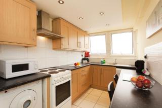 Victoria Centre Apartments in the Victoria Centre Shopping Centre - Nottingham City Centre - 24 hour access - Most Central Location, Kitchen - Sunday check-out 1pm - Opposite Hilton by Restaurants & Shops - Outdoor Parking Cars or Vans five pounds a day - Nottingham - 5