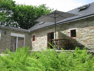 Family Holiday Home with Pool - Coray - 5