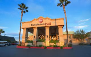 Best Western Plus Hilltop Inn - 8